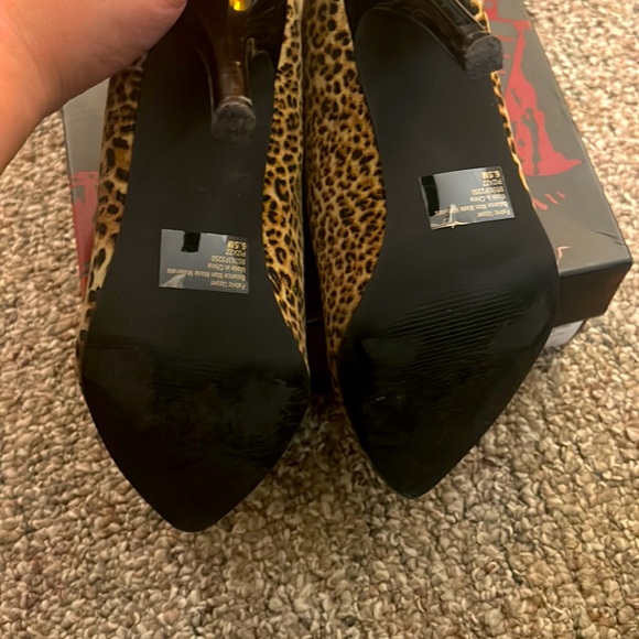 Carlos Santana leopard booties - Picture 6 of 8